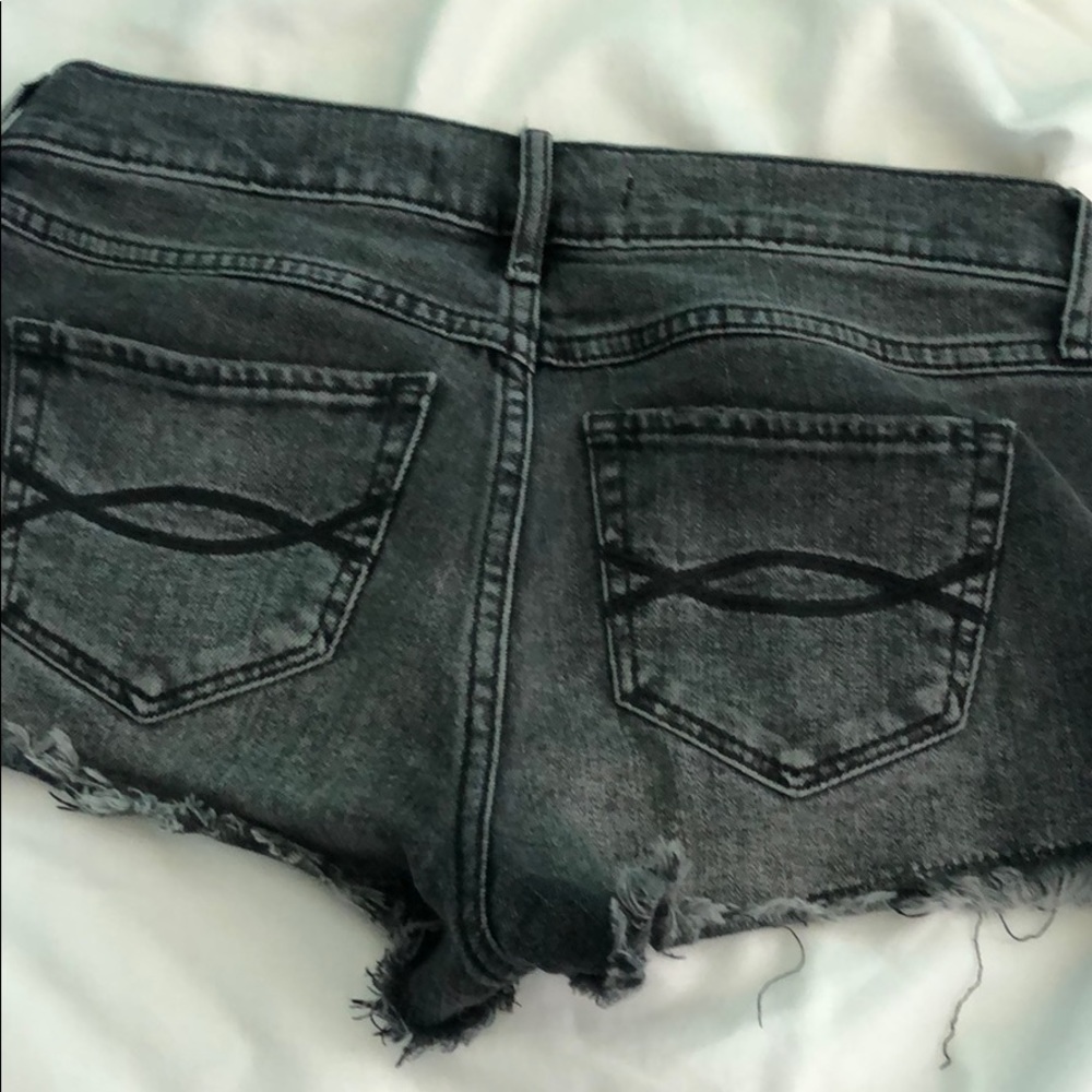 Shorts - Picture 3 of 3